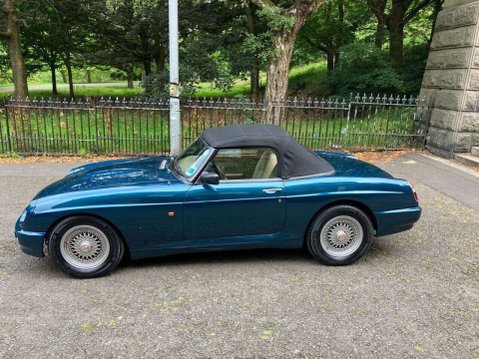 MG RV8 4.0 16