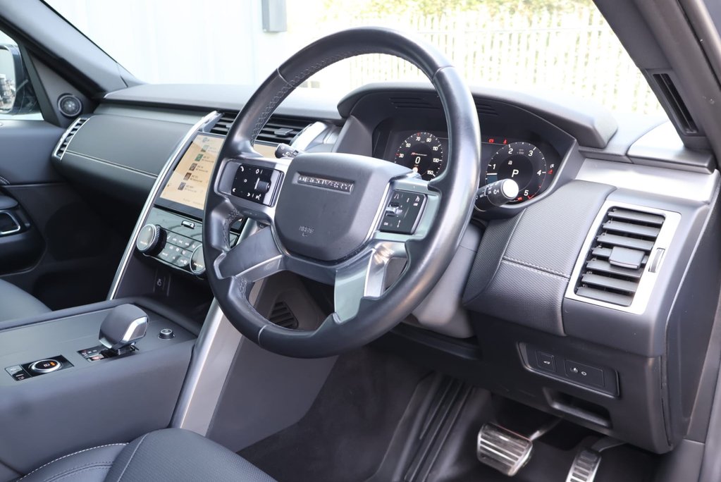 Land Rover Discovery R-DYNAMIC SE MHEV WITH GENUINE REAR SEAT CONVERSION STYLED BY SEEKER  17