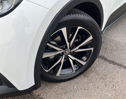 Toyota C-HR 1.8 C-HR Design HEV CVT 5dr 3