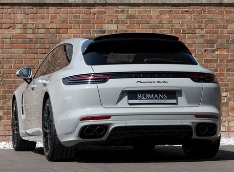 Porsche Panamera Turbo Sport Turismo 3