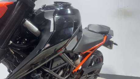 KTM Duke 2017 19K SPARES OR REPAIR PROJECT NAKED SUPERMOTO BIKE 125CC 21