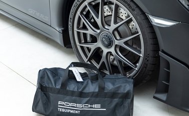 Porsche Cayman GT4 RS (718) 43