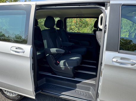 Mercedes-Benz V Class V300 D Auto Diesel LWB 6 Seater VAT Q Just 2000 miles 1