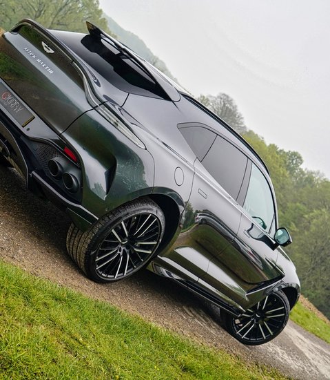 Aston Martin DBX 707 1