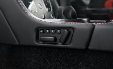 Aston Martin V12 Vantage S 29