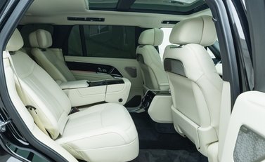 Land Rover Range Rover D350 AUTOBIOGRAPHY LWB 19