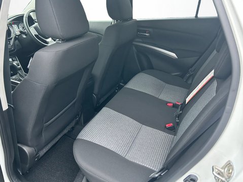Suzuki S-Cross 1.5 Hybrid Motion 5dr AGS 33