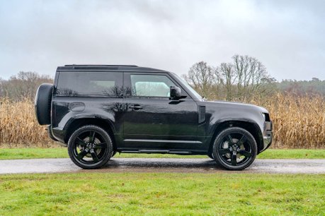 Land Rover Defender D300 X-Dynamic HSE