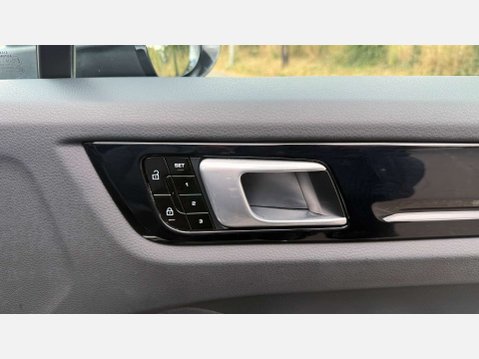 Porsche Cayenne 3.0 Cayenne V6 E-Hybrid Auto 4WD 5dr 35