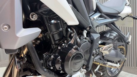 Triumph Street Triple 2013 ONLY 13K STUNNING EXAMPLE NEW MOT WARRANTY 36