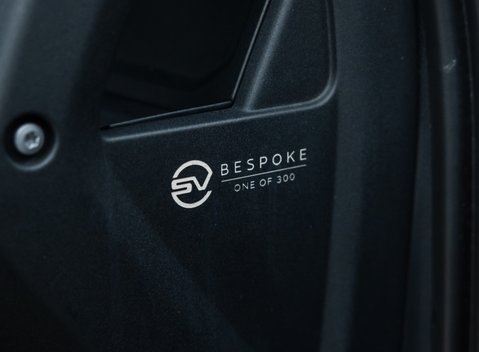 Land Rover Defender 110 V8 Bond Edition 29