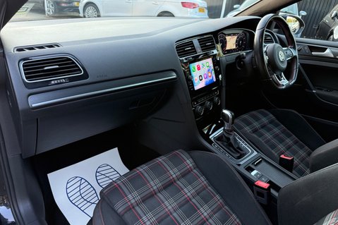 Volkswagen Golf GTI PERFORMANCE TSI DSG - PANORAMIC SUNROOF  24