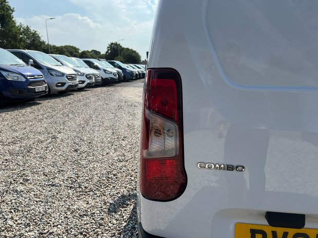 Vauxhall Combo SWB L1H1 Low Roof Category S Prime Air Con Sensors EURO 6 NO VAT 24