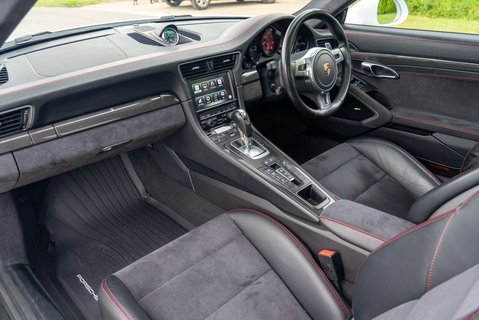 Porsche 911 3.8 911 Carrera GTS PDK 9