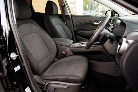 Hyundai KONA PREMIUM 34