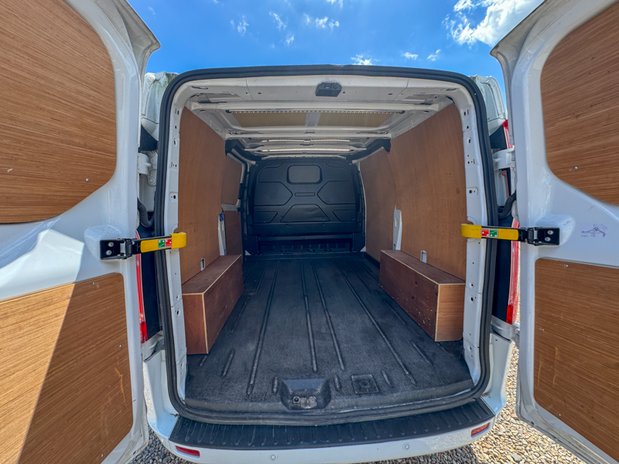Ford Transit Custom SWB L1H1 [SOLD SM] Low Roof Limited 280 Air Con Alloys Sensors EURO 6 9