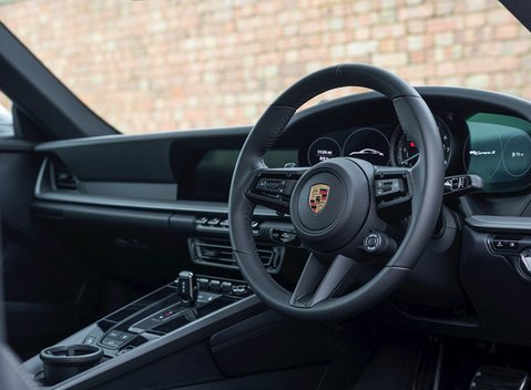 Porsche 911 Carrera S (992) 11