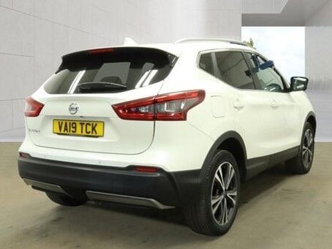 Nissan Qashqai 1.3 DIG-T N-Connecta Euro 6 (s/s) 5dr 8