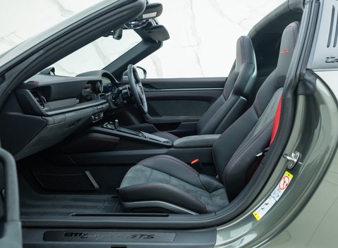 Porsche 911 Targa 4 GTS (992) 16