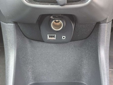 Toyota Aygo 1.0 VVT-i x-play Hatchback 5dr Petrol x-shift Euro 6 (Safety Sense) (71 ps) 23