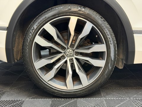 Volkswagen Tiguan 2.0 TDI BlueMotion Tech R-Line Euro 6 (s/s) 5dr 27