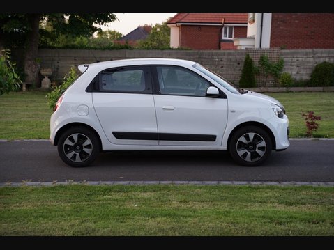 Renault Twingo 1.0 SCe Play Euro 6 5dr 9