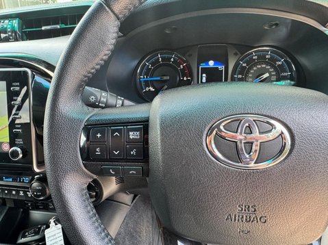 Toyota Hilux INVINCIBLE X 4WD D-4D DCB 38