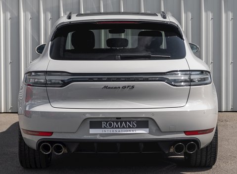 Porsche Macan GTS 5