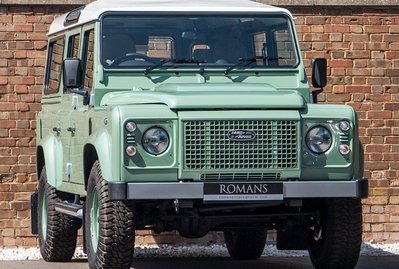 Land Rover Defender 110 Heritage Station Wagon