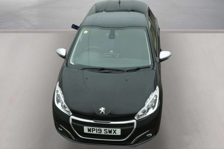 Peugeot 208 1.2 PureTech Signature Hatchback 5dr Petrol Manual Euro 6 (s/s) (82 ps) 6