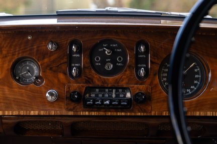 Bentley S1 Continental Flying Spur 4-Light 17