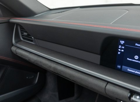 Porsche 911 Targa 4 GTS (992) 24