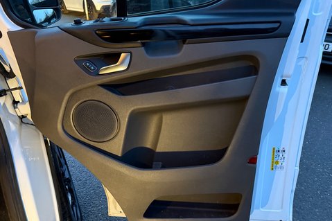 Ford Transit Custom 300 LIMITED DCIV L1 H1 6 SEATER - APPLE CARPLAY -HEATED SEATS/SCREEN 29