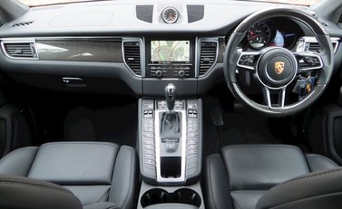 Porsche Macan Turbo 21