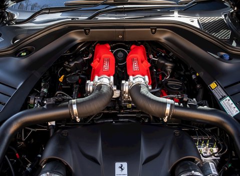 Ferrari California T HS 32