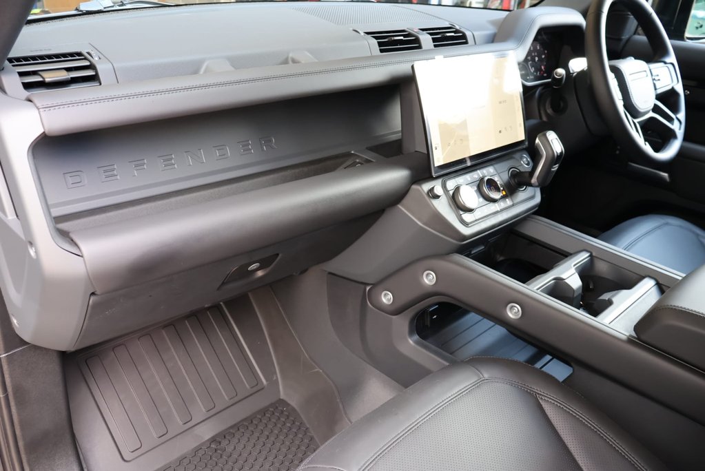 Land Rover Defender 110 2026 d350 HARD TOP X-DYNAMIC HSE world tour 3 edition  genuine rear seats 24