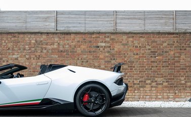 Lamborghini Huracan Spyder LP640-4 Performante 26