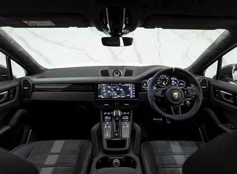 Porsche Cayenne Turbo GT 16