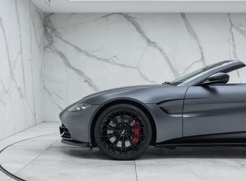 Aston Martin V8 Vantage ROADSTER 37