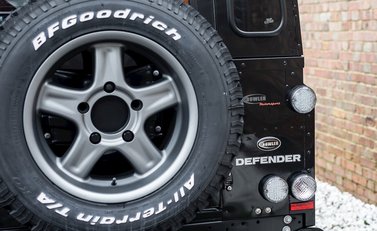 Land Rover Defender 90 XS Bowler 25