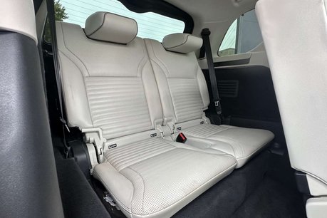Land Rover Discovery 3.0 TD V6 First Edition SUV 5dr Diesel Auto 4WD Euro 6 (s/s) (258 ps) 21
