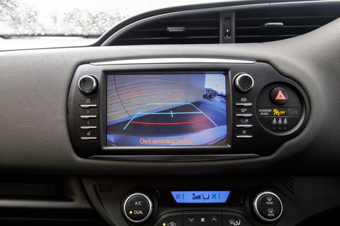 Toyota Yaris VVT-I ICON TECH 27