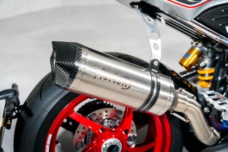 Norton V4 SV. MANX. PLATINUM BODYWORK. ÖHLINS SUSPENSION. RED OZ ALUMINIUM WHEELS 35