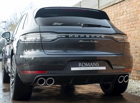 Porsche Macan Turbo 26