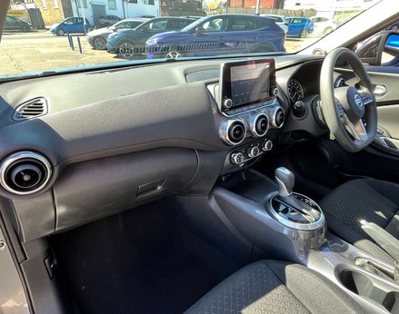 Nissan Juke 1.0 Juke Acenta DiG-T Semi-Auto 5dr 17