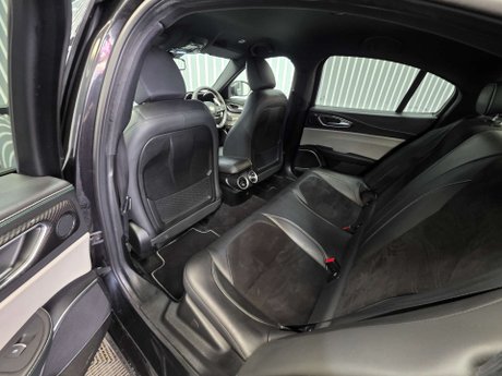 Alfa Romeo Giulia 2.9 V6 Bi-Turbo Quadrifoglio Saloon 4dr Petrol Auto Euro 6 (s/s) (510 ps) 26