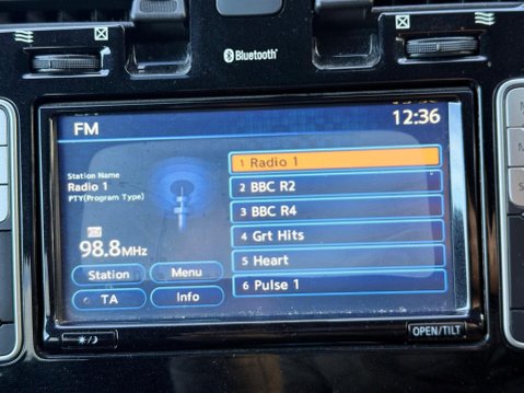 Nissan LEAF 24kWh Acenta Auto 5dr 17