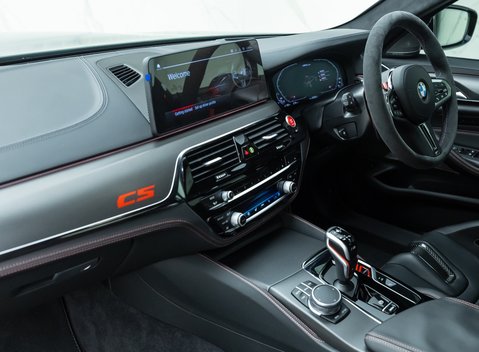 BMW M5 CS 18