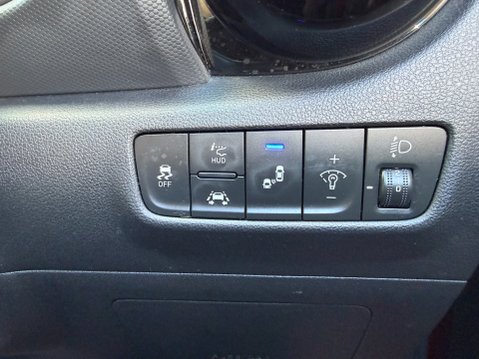 Hyundai KONA PREMIUM SE 1 OWNER 30