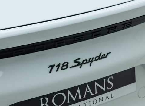 Porsche 718 SPYDER 38